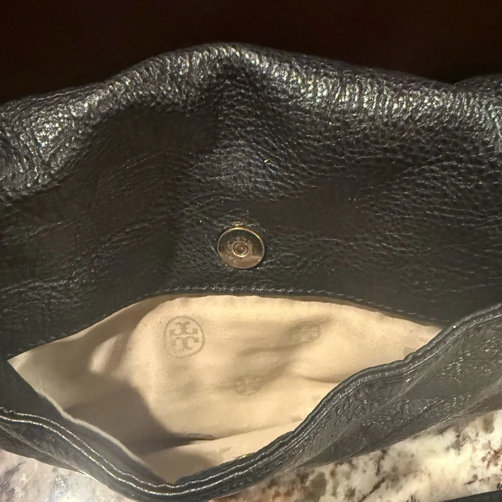 *PRE-OWNED* Tory Burch Amanda Foldover Crossbody Bag - Picture 4 of 11